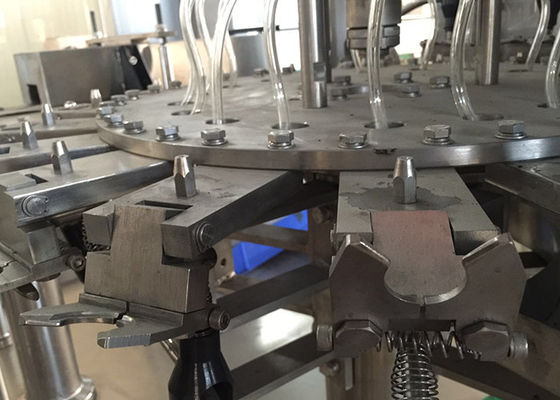 28000BPH Mesin Pembotolan Jus Otomatis Mesin Pengisian Botol Cair pemasok